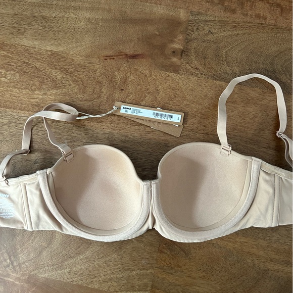 SKIMS Fits Everybody Strapless Bra Clay - Picture 5 of 11